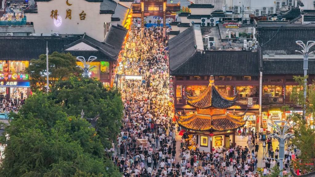 國慶假期過半民航出行熱度增35% 多城串聯遊成新趨勢