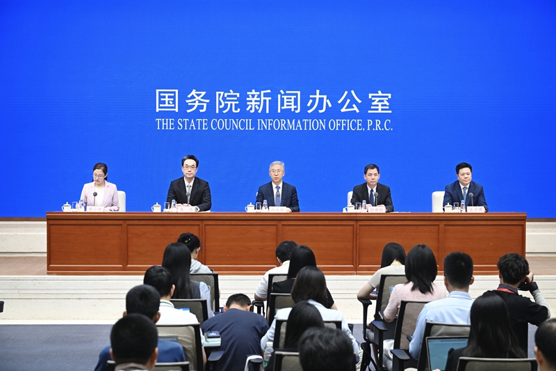 國家發展改革委：統籌推動“硬投資”和“軟建設”