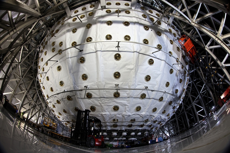 探訪探測器主體建成後的江門中微子實驗
