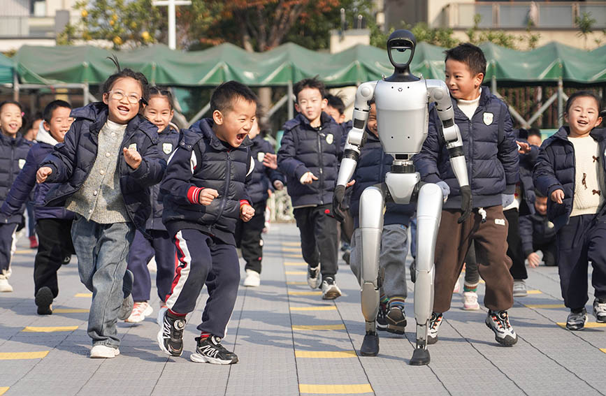 浙江寧波：機器人進校園 點燃童心科技夢