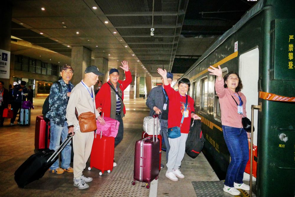 “銀髮列車”相繼啟程拉動地方消費增長