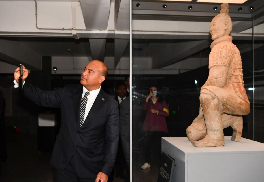 Nauruan president visits Emperor Qinshihuang's Mausoleum Site Museum in Xi'an