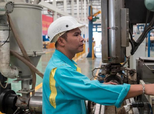 Thailand's industrial output shrinks in February