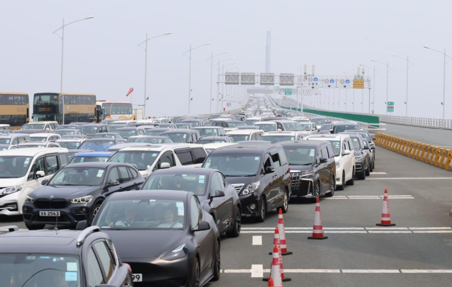 Hong Kong-Zhuhai-Macao Bridge sees record-breaking traffic