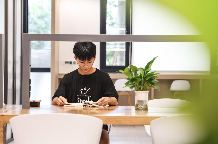 24h self-service library opens to public in Haikou, China's Hainan