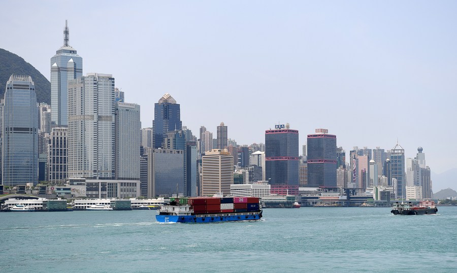 Hong Kong's economy maintains growth, market sentiment improves