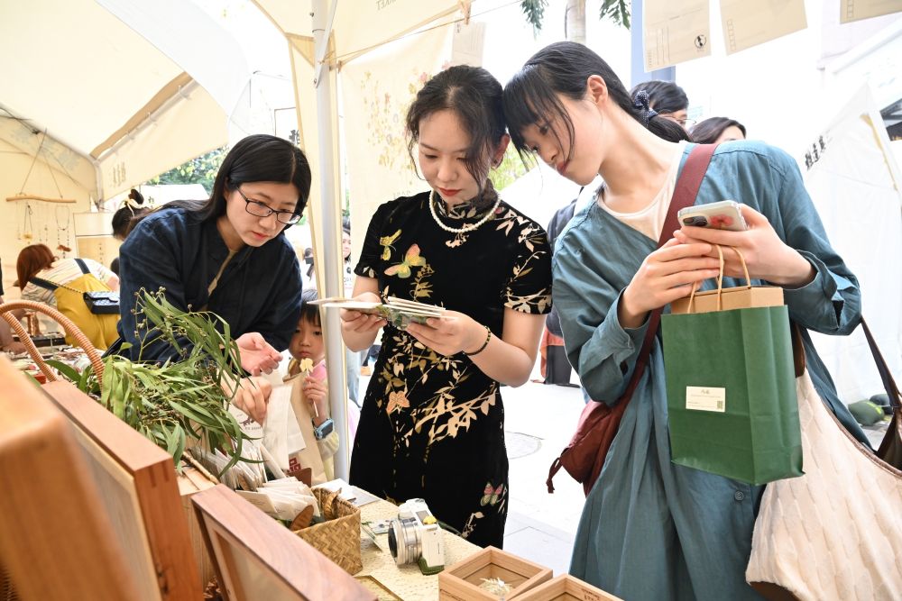 Highlights of China's May Day holiday tell consumption vitality