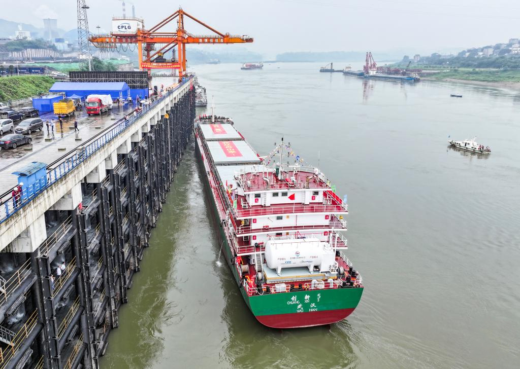 Upper reaches of Yangtze River welcome first 10,000-tonne-class ship