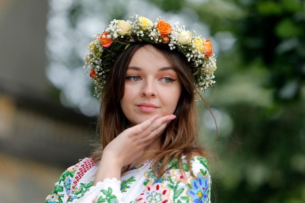 Event celebrating Romanian traditional costume held in Bucharest