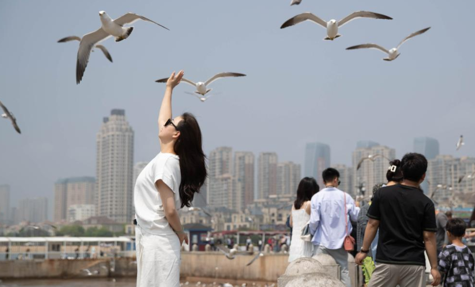 NE China's scenic spots enter peak tourism season