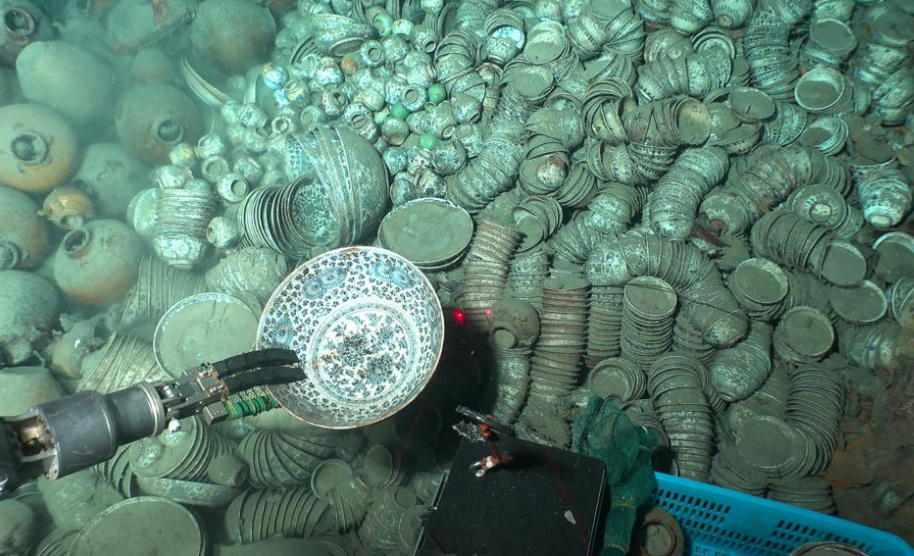 Over 900 pieces of relics retrieved from shipwrecks in South China Sea