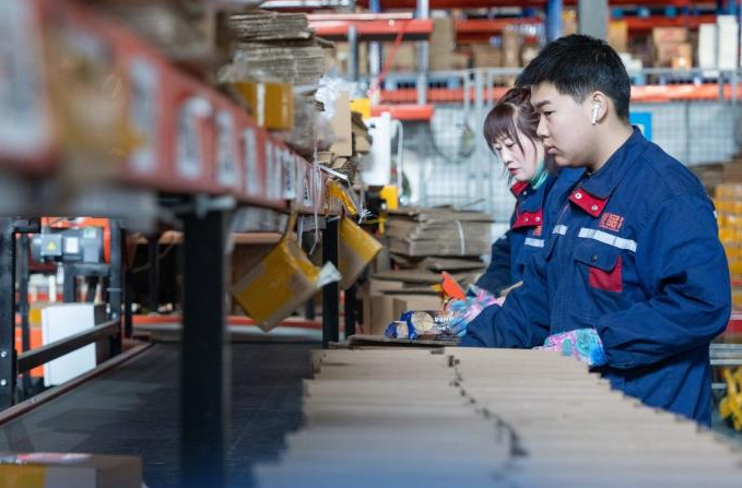 China's courier sector handles over 80 billion parcels in H1