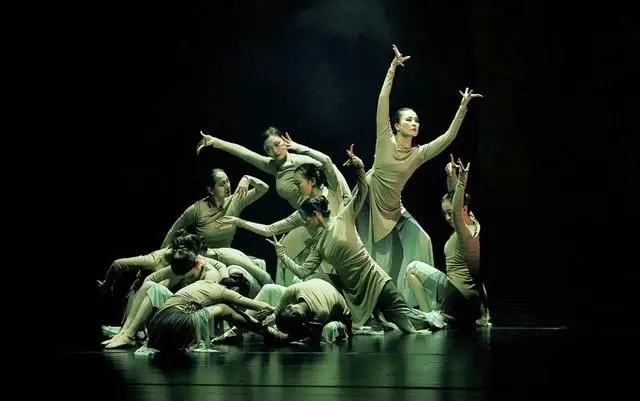 Discovering oriental aesthetics in Hong Kong dance drama