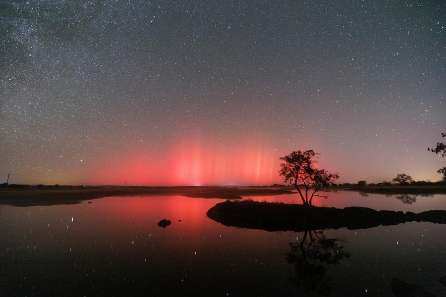 Breathtaking aurora in NE China's Heilongjiang