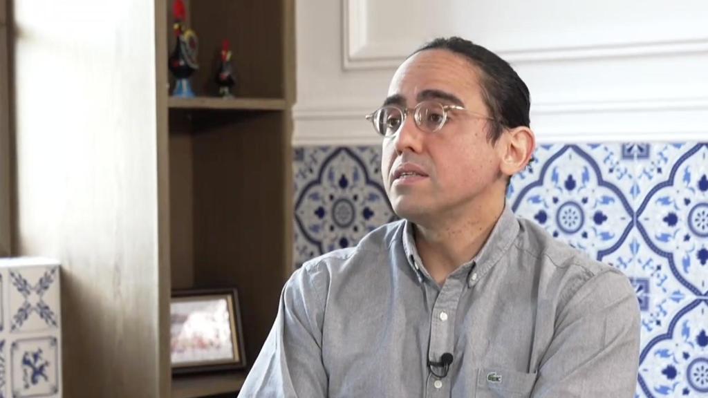 Brazilian sinologist's passionate journey in Chinese language, philosophy