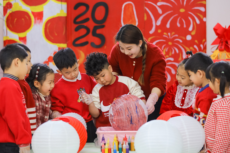 Chinese citizens look forward to Spring Festival