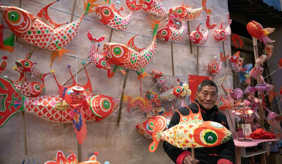 Linternas con forma de pez en el distrito de Shexian, Anhui