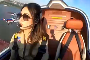 Beautiful and cool! Su Chao's aircraft formation pilot is a girl born in the 00s