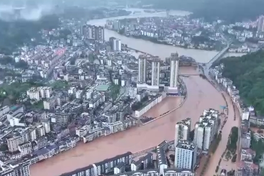 27 rivers in China have experienced floods above the alarm
