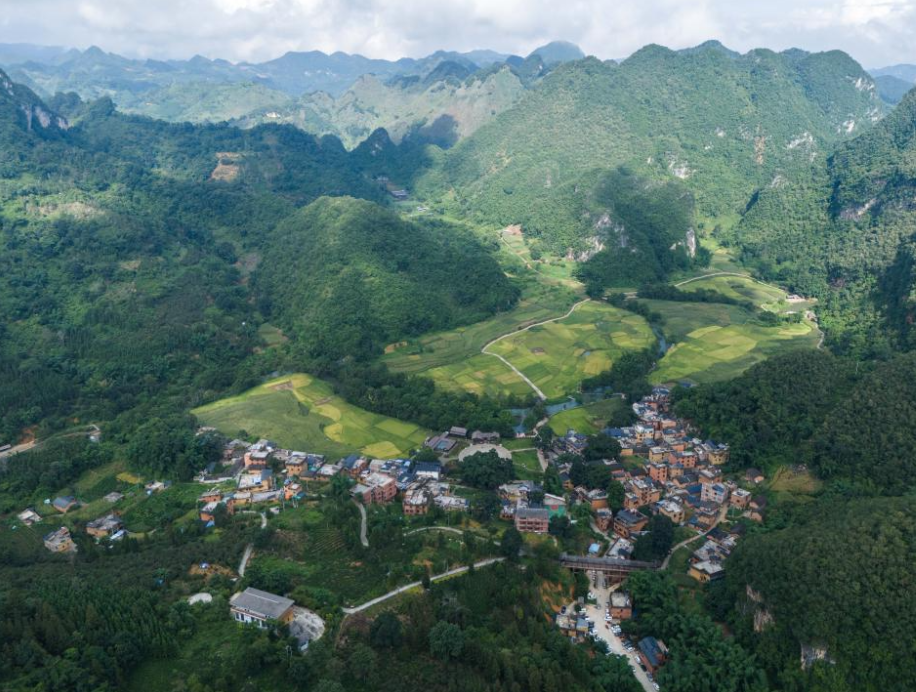 Tourism boosts local economy in Bamei Village, China's Yunnan