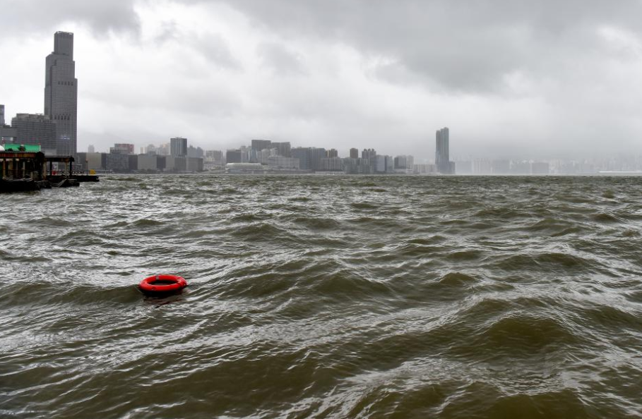 Super typhoon Ragasa lashes Hong Kong, prompts top alert